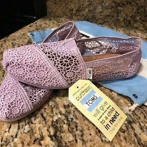 Tom’s lilac purple crochet flats